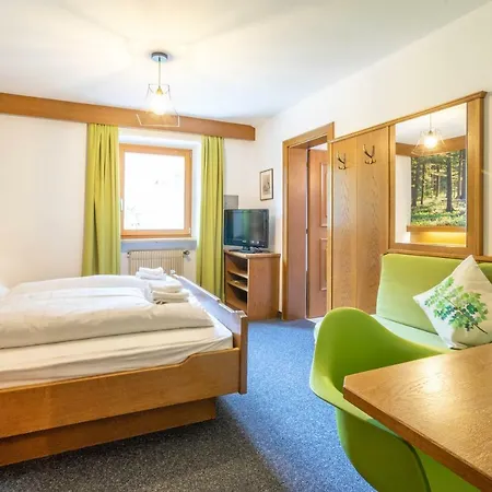 Hotel Guesthouse Pension Grafenstein 3*