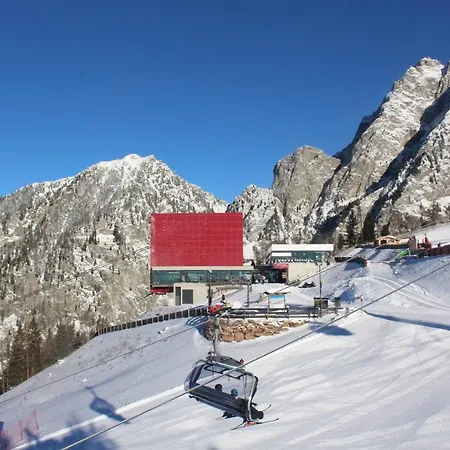 Hotel Guesthouse Pension Grafenstein 3*